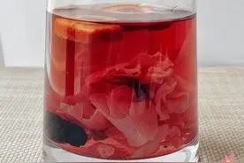 春天，别低估了喝桑葚，搭配得当，气血足了脾胃强了，肝更干净了图片