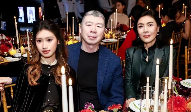 徐帆回应离婚五个月后，冯小刚再惹争议，养女徐朵竟成了导火索