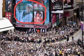 香港顶流姜涛过生日万人围观，姜涛秘诀：得大妈粉成顶流图片