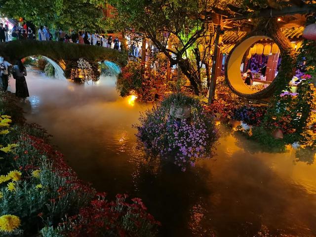 跟着男朋友到了丽江生活了一年了，说实话，我羡慕丽江的生活