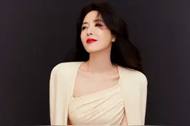 内娱“半老徐娘”只服这5位，美背长腿，风韵犹存，越老越有韵味图片