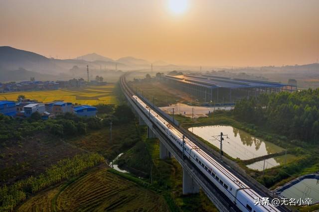 广西崇左和百色都去旅行过，实话实说，两者对比，百色要比崇左好