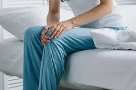 一个动作练腿后侧，改善过伸造成的膝关节疼痛和损伤图片