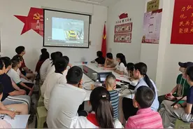 欢乐过暑假安全不“放假” 兰州公安交警雁滩大队开展交通安全宣传进社区宣传活动图片