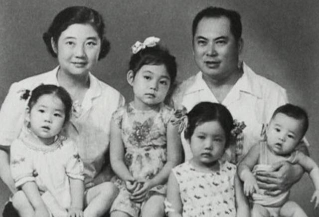 1975年陈锡联探望周恩来，周恩来忍痛哭诉道：不是我要关温玉成的