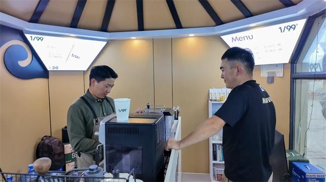 草原“99号公路”串起草原景和民族情