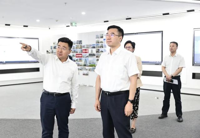 推动数字经济高质量发展，区领导调研数字经济产业
