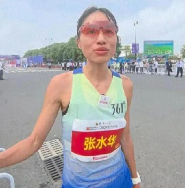 底裤被扒光！女护士夺冠，几乎每个月都在参赛，评论区被骂关闭