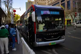 行风帮你问丨市民咨询申领学生卡是否有年龄限制如果选择线下办理需要提供哪些材料？图片