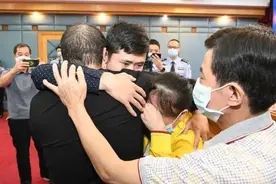 男孩5岁被拐，父母寻19年抓住人贩子，儿子却为其求情：他是好人图片