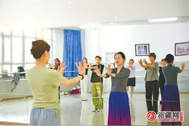 年轻人抢着去的夜校里到底都有啥？——实地探访乌鲁木齐市首个青年夜校图片