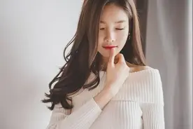 中年男士饭局“秘密”：为何总喜欢带上妹子？图片