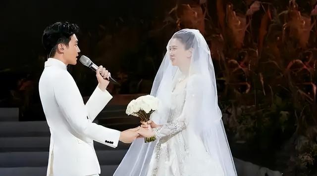 别丢人现眼了！明星夫妻圈钱上800个综艺，那点破事全国都看腻了