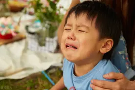 当孩子哭着说不想上幼儿园时，你的回答很重要，对孩子影响深远图片