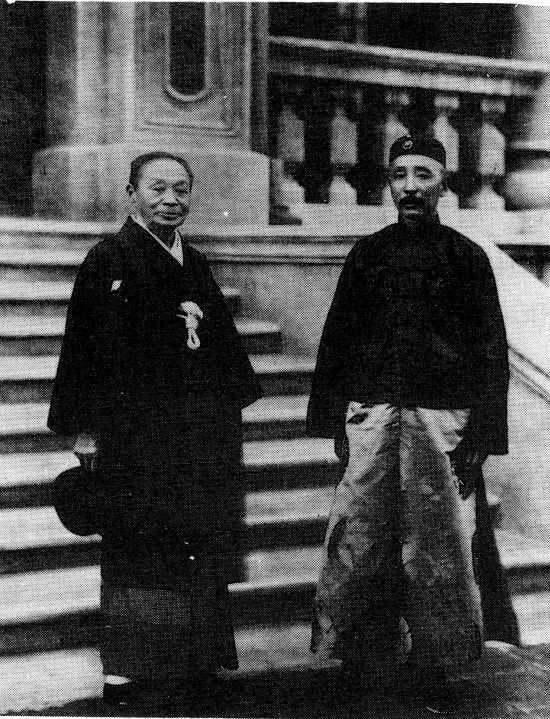2007年，一台湾商人来到沈阳大帅府，对售票员说：我就不买票了吧