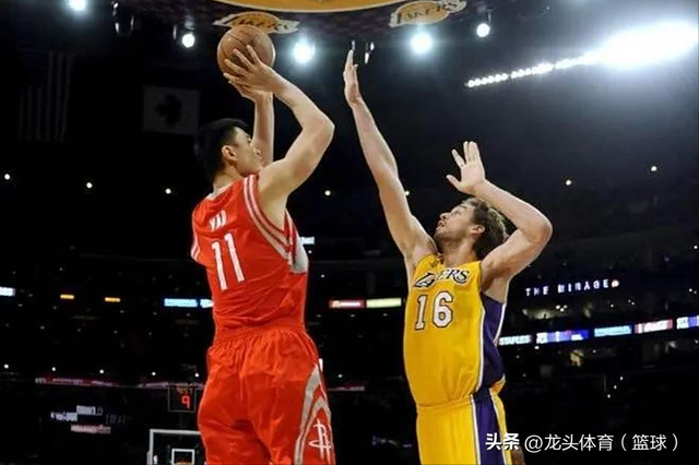 公认的亚洲第一中锋，美媒晒出姚明在NBA六场经典战役的数据！