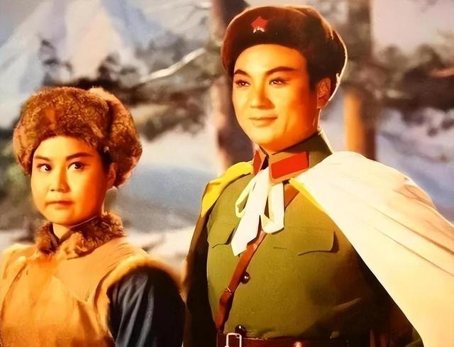 吃里爬外，永不回国？她带领30名演员选择留美，如今年过花甲归来