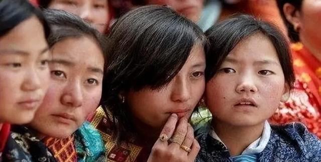 这个一妻多夫制的民族，晚上怎么过？女人直言：没有幸福可言
