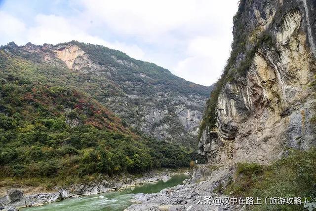 汉中出发沿嘉陵江跨省自驾,把秦巴深秋的美景装进车窗~图片