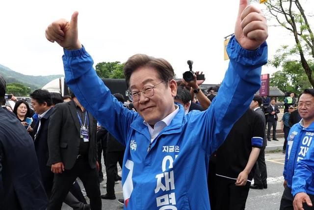 高市天塌了，李在明提前站队，台湾人入境，必须承认台湾属于中国