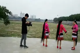 我盘着2米长的黑发，穿着红瑶装，一罐淘米水让我走遍20多个国家图片