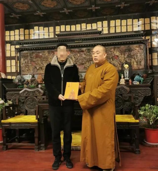 女网红爆料释永信，住少林寺3天1万，小姐妹们抢着跑释永信房间