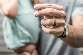 订婚后更容易分手？网友说出了答案图片