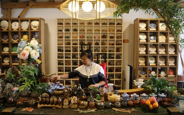 马龙土瓜冲旅居村：茶香咖香酿出退休后的馥郁芬芳