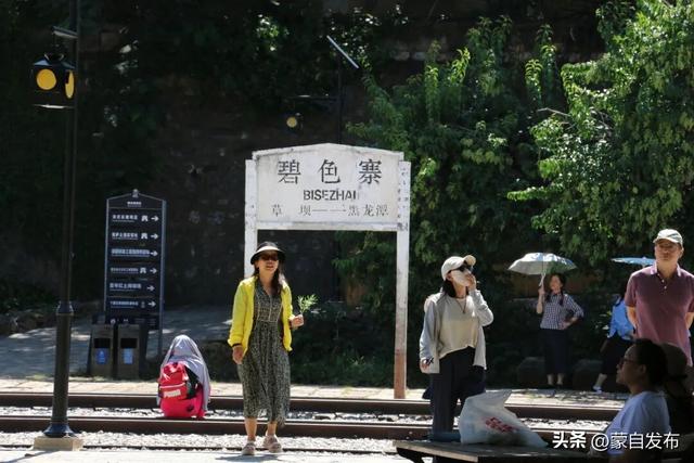 “谢谢你，蒙自！”碧色寨景区有面锦旗墙，藏着最美的风景