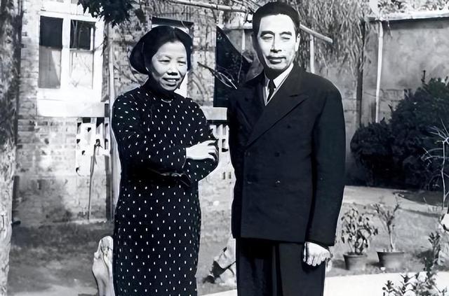 李鹏坦白和周恩来的真实关系：别人都说我是他的养子，这不准确