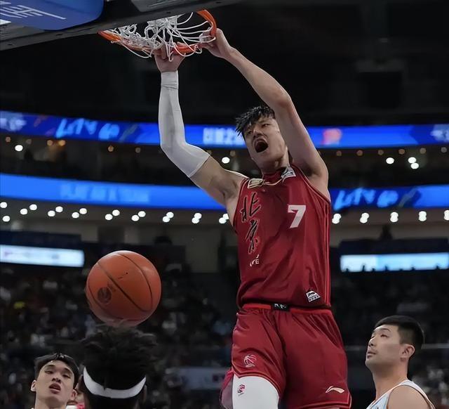 恭喜！22岁曾凡博签约达成，拒绝海外合同重返首钢，奥莫特被裁！