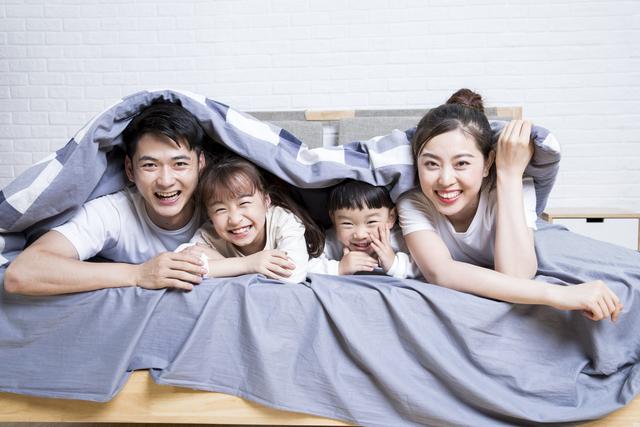 “跟妈妈睡”和“不跟妈妈睡”的孩子，不用等长大，差距就很明显