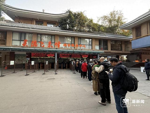 灵隐飞来峰景区免票第一天，截至17时，共接待游客26205人次