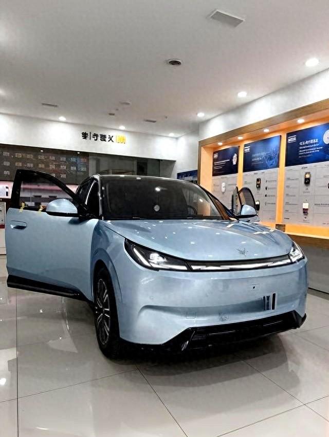 刷卡t1是什么意思（极狐T1的L2智能护航与元UP的家用稳固）