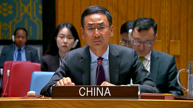 中国代表当场应战，既然美国代表自己送上门来，中方也不留情面了