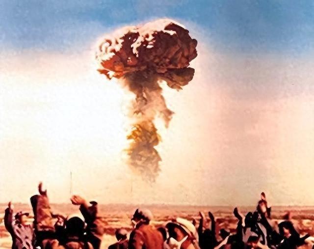 中央军委决定公开邓稼先的身份，许多亲友问许鹿希：他还活着吗？