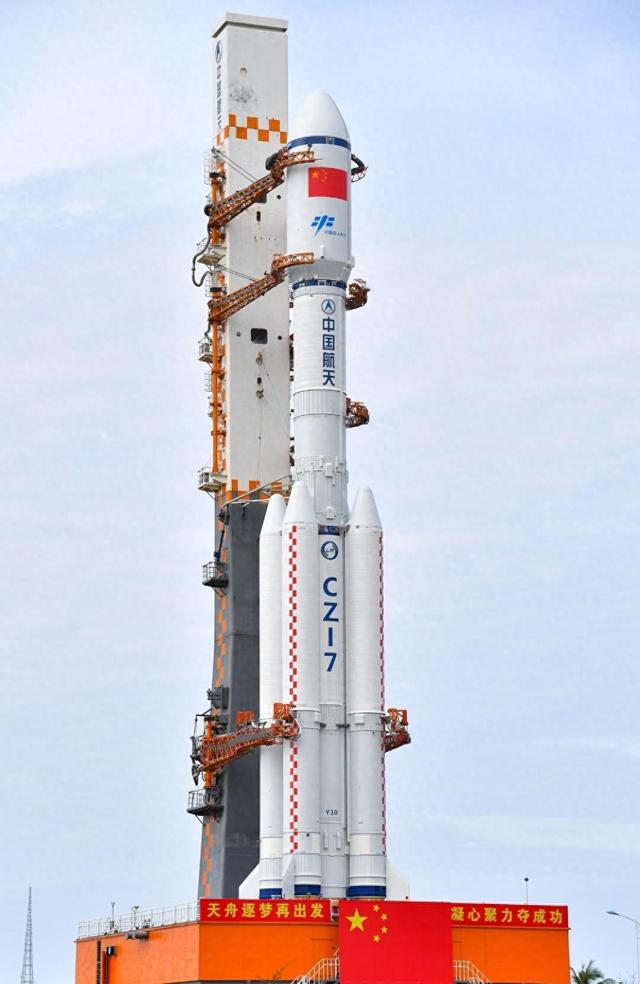 中美俄飞船载重差距断崖：美国4.2吨，俄2.5吨，中国令人意外!