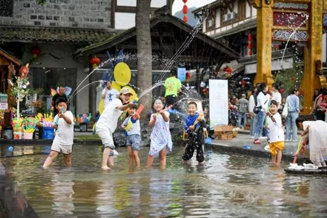 四川彭州：等你来耍水！海窝子古镇消夏戏水季启幕