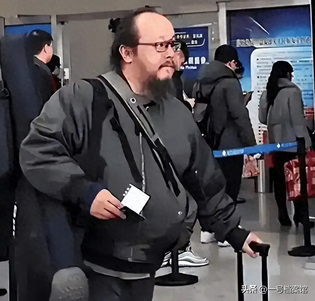 原来我们都被骗了！窦唯的落魄潦倒是假象，北京四合院才是真底气