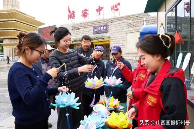 中秋节，宁武芦芽山旅游度假区送月饼传祝福
