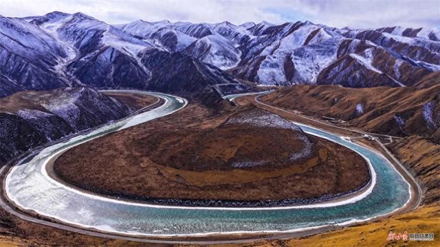 “天下黄河第一弯”现冰凌奇观 冬日玛曲有你没见过的壮丽风景