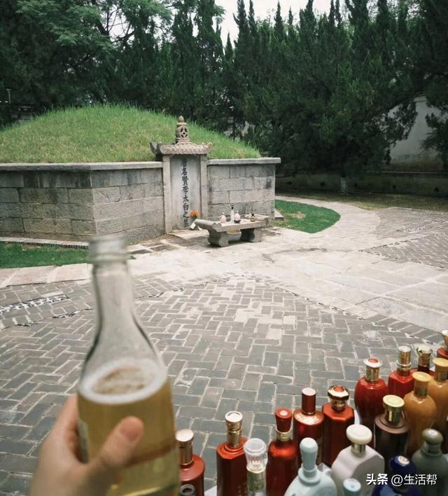 00后热衷去“上坟”，不追顶流追“古流”