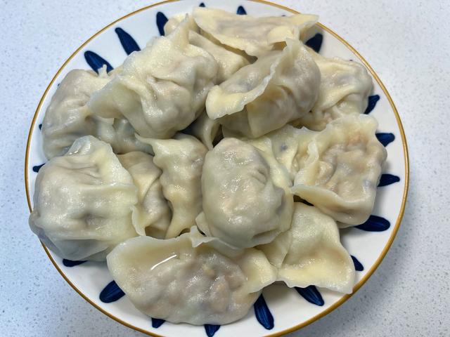 茄子素馅饺子的做法介绍（茄子包饺子）