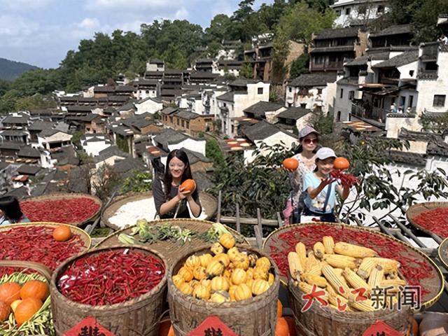 江西婺源篁岭景区计时拍照受热捧 网友点赞：能不能全国统一