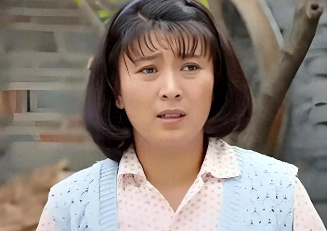 闫学晶哭穷风波还没一个月	，令人恶心的一幕再次上演，网友：严查