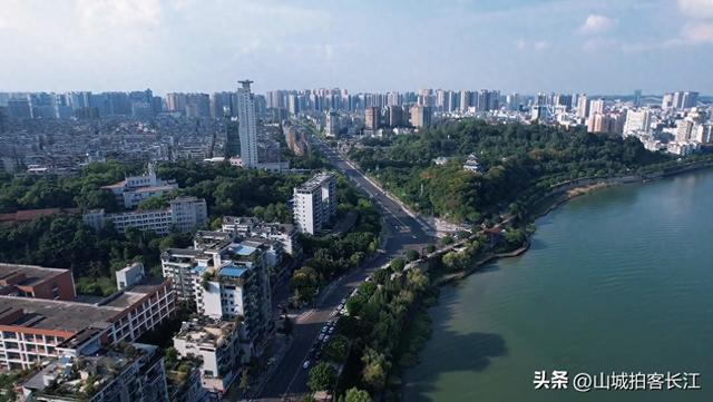 四川甜到骨子里的城市，称号霸道、名人扎堆，究竟藏着多少故事？
