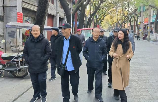 咸阳老街绽放新光彩 银发工作者助力老城复兴