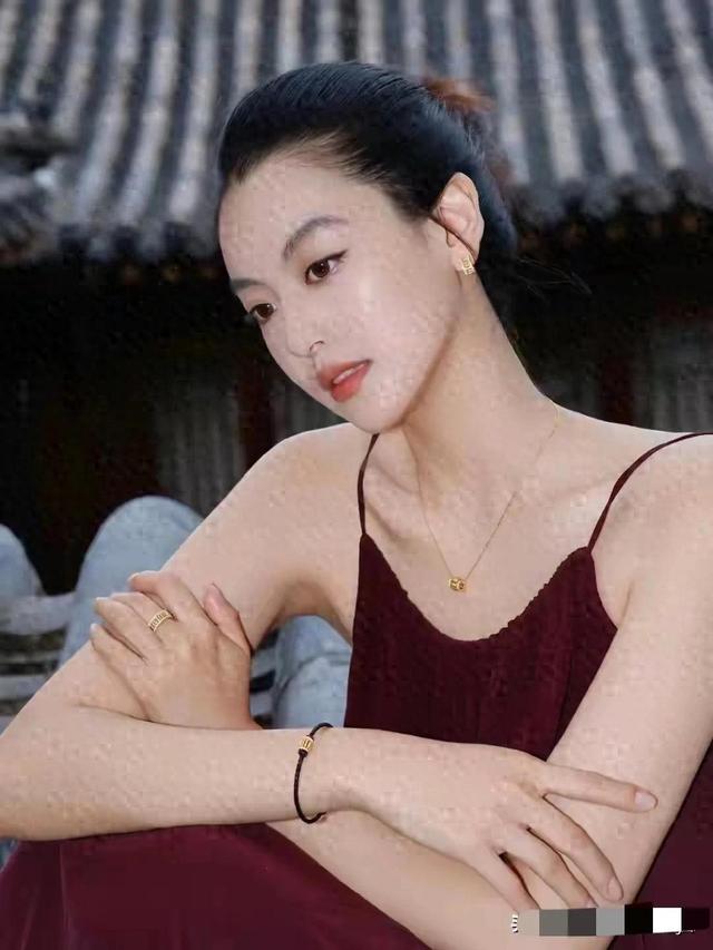 河南洛阳一校花	，165cm身高清丽出尘，貌美如花，倾国倾城