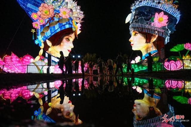 夜游火爆 点亮乡村“夜经济”