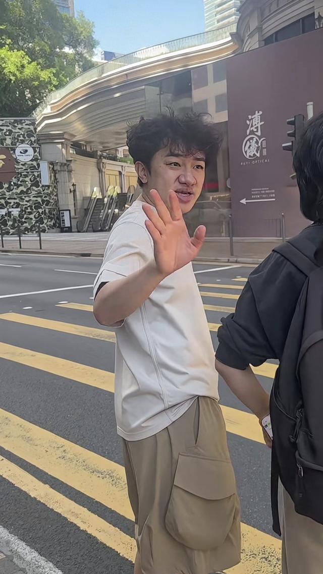 鼻子太大怎么整（香港街头偶遇王祖蓝）